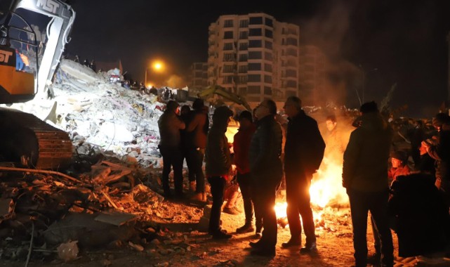 Başkan Akın Deprem Bölgesinde