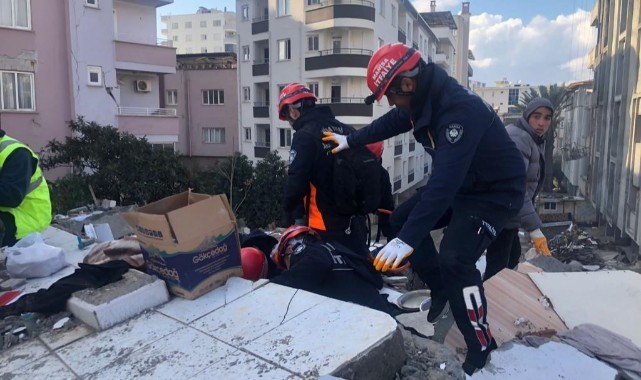 Manisa Büyükşehir Belediyesi Afet Bölgesinde Arama-Kurtarma Çalışmalarına Başladı