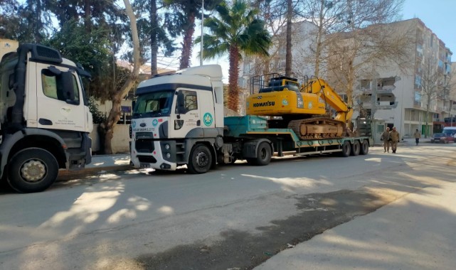 Manisa Büyükşehir Belediyesi İş Makineleri Afet Bölgesinde Çalışma Yürütüyor