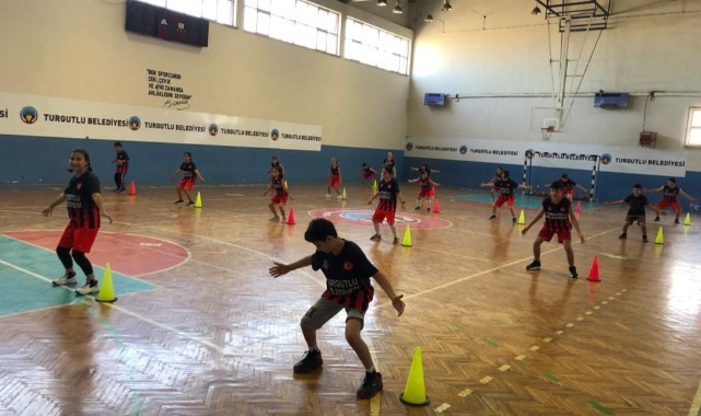 Turgutlu Belediyesi Spor Akademisi Kapılarını Depremzede Çocuklar İçin Açtı