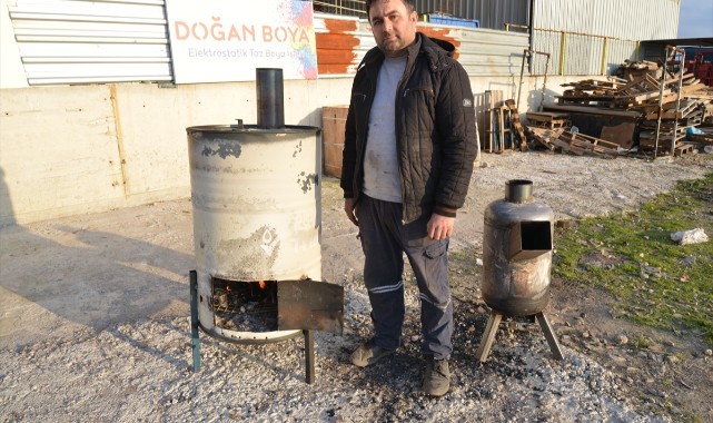 Turgutlulu firma depremzedeler için varillerden soba yapıyor