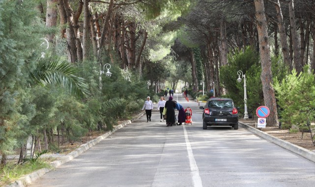 Depremzedelerin yaraları İzmir'deki Mehmetçik kampında sarılıyor