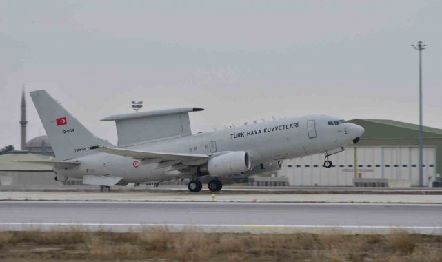 E7-T Havadan İhbar Kontrol uçağı NATO Deniz unsurlarıyla görev icra etti