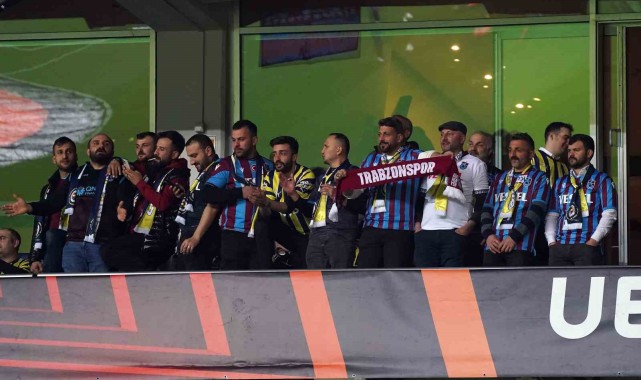 Fenerbahçeli Elif'i enkazdan kurtaran ekip Fenerbahçe - Sevilla maçını izledi