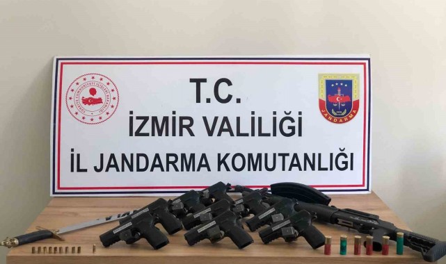 İzmir'de nefes kesen ruhsatsız silah operasyonu: 3 gözaltı