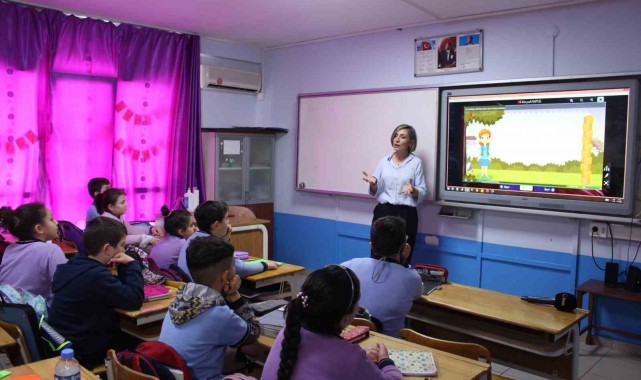 Kansere yakalanan öğretmen öğrencilerini bırakmadı