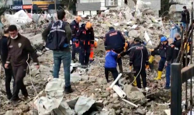 Kayıp olarak aranan kişinin cenazesi enkaz altında bulundu