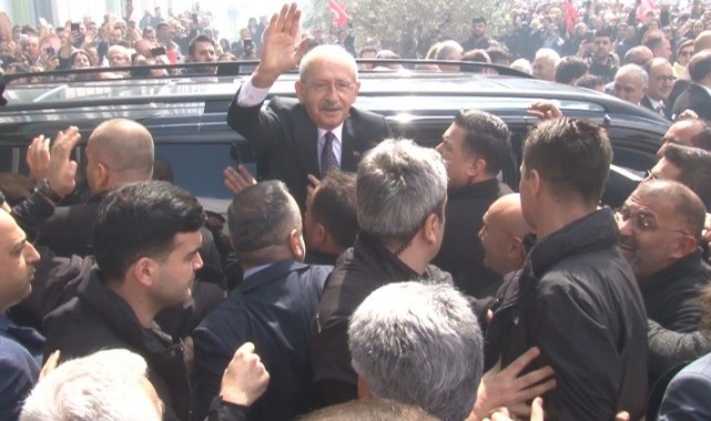 Kılıçdaroğlu'na İzmir'de miting gibi karşılama