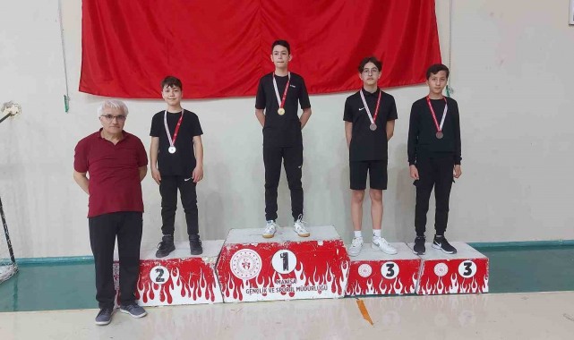 Manisa'da 18 Mart Çanakkale Şehitleri Anma Masa Tenisi Turnuvası yapıldı
