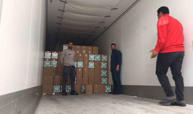 Manisa'dan gönderilen 2 bin gıda kolisi Altınözü'ne ulaştı