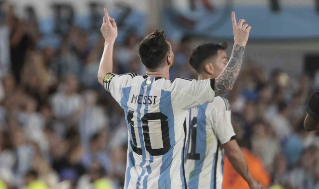 Messi, kariyerinde 800 gole ulaştı