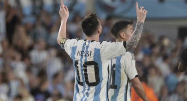 Messi, kariyerinde 800 gole ulaştı