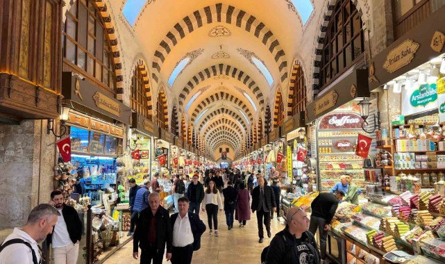 Mısır Çarşısı'nda Ramazan yoğunluğu sürüyor