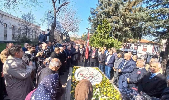 Muhsin Yazıcıoğlu kabri başında dualarla anıldı