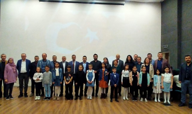 Sarıgöl'de ödüllü şiir okuma yarışması