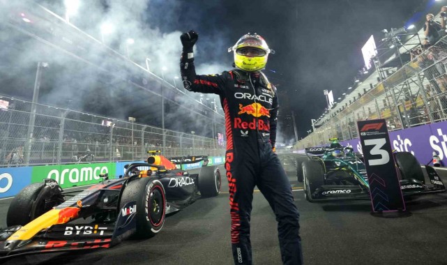 Suudi Arabistan Grand Prix'sinde kazanan Sergio Perez