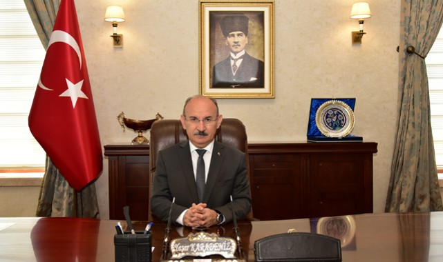 Vali Karadeniz'den İstiklal Marşı ve Mehmet Akif Ersoy mesajı