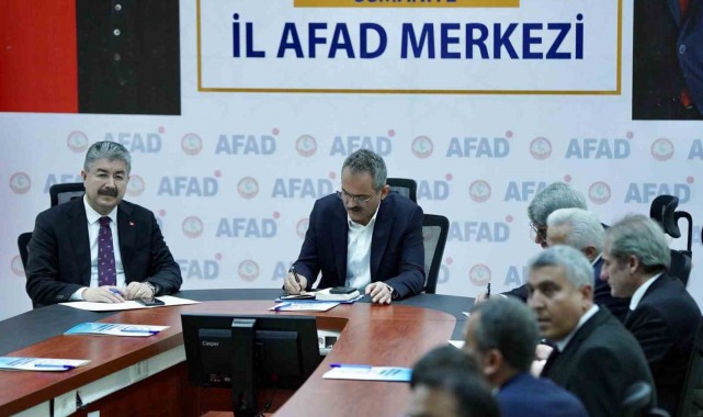 25 bin 883 öğrenci okullarına geri döndü