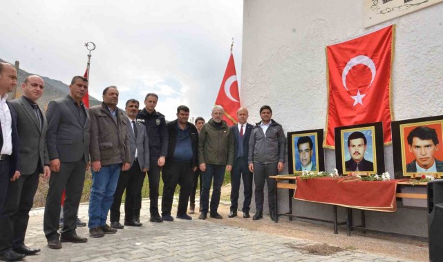 27 yıl önce şehit edilen öğretmenler, okullarında dualarla anıldı