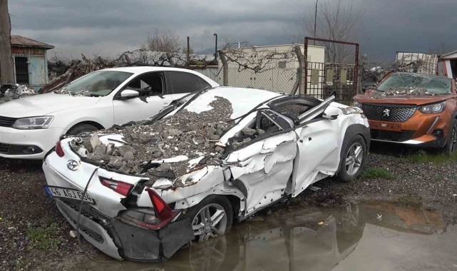 Araba mezarlığı felaketin boyutunu gözler önüne seriyor