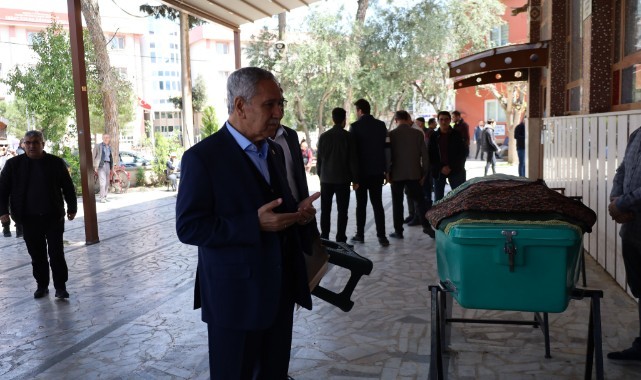 Arınç Cuma namazını Turgutlu'da kıldı