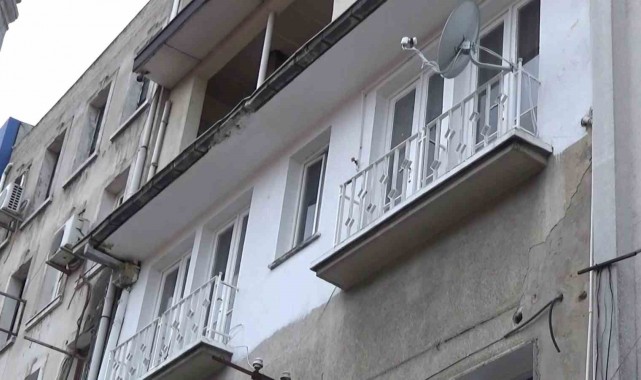 Ayrılık aşamasındaki eşini öldürüp eğlenmeye gitti