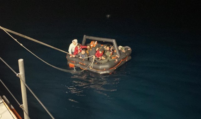   Ayvalık açıklarında 64 düzensiz göçmen kurtarıldı 