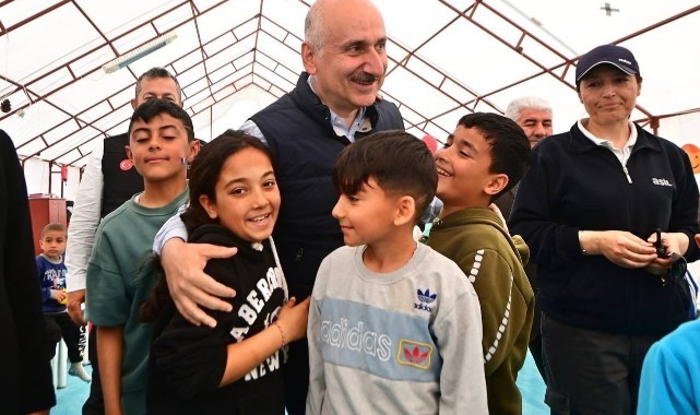 Bakan Dönmez: “Deprem bölgesinde elektrik ve doğalgaz altyapısında sorun bitti”   