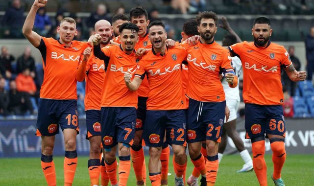 Başakşehir, 5 maç sonunda galibiyetle tanıştı
