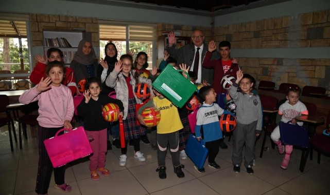 Başkan Ergün, Kırkağaç'ta depremzede aileleri ziyaret etti