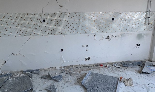 Depremzedelere hırsız şoku: Mutfak tezgahına kadar çaldılar