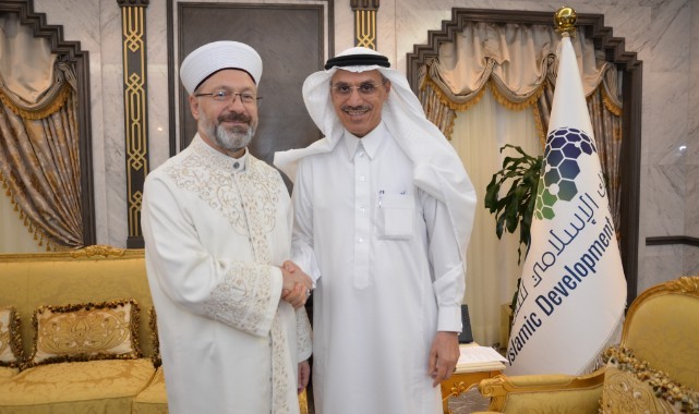 Diyanet İşleri Başkanı Erbaş, Cidde’de İslam Kalkınma Bankası Başkanı Al Jasser ile görüştü