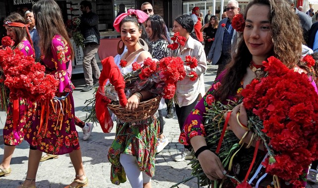 Dünya Romanlar Günü Çeşme'de kutlandı