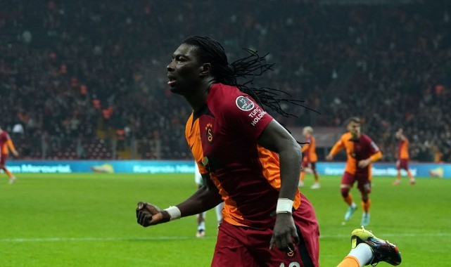 Galatasaray'da Gomis sorunu tatlıya bağlandı   