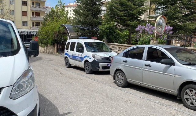 Genç kadın kendini asarak yaşamına son verdi