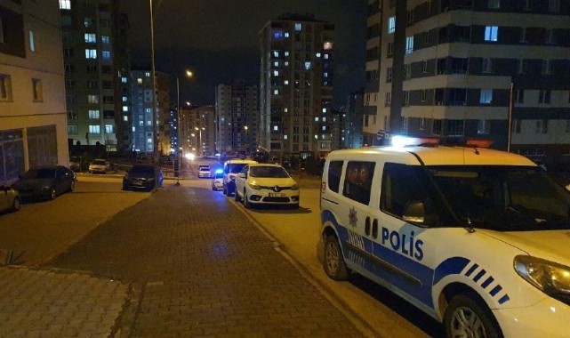 Husumetlisini evinde tabancayla vurup kaçtı     