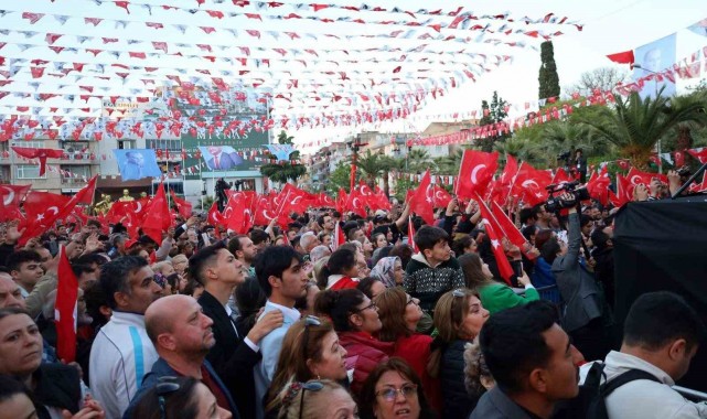 İBB Başkanı İmamoğlu, Manisa'da iki ilçede miting düzenledi