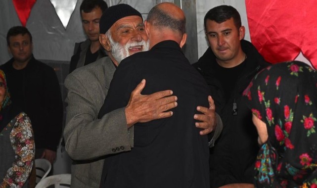  İçişleri Bakanı Soylu, depremin merkezi Pazarcık'tan duyurdu: "Köylere konteyner vereceğiz"   