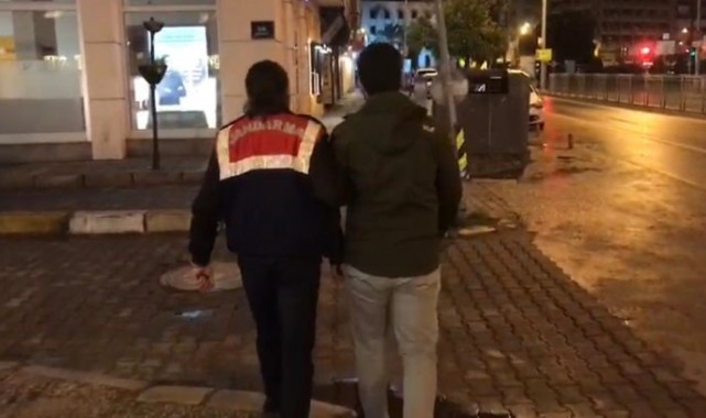 İzmir merkezli FETÖ operasyonunda 22 gözaltı