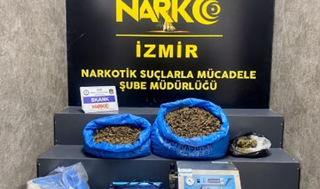 İzmir polisi kilolarca uyuşturucu ele geçirdi