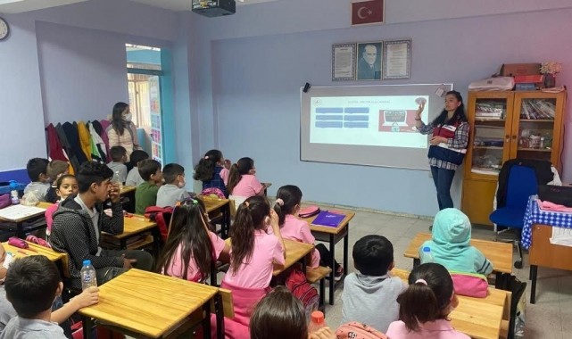 Jandarmadan öğretmen ve öğrencilere siber eğitimi