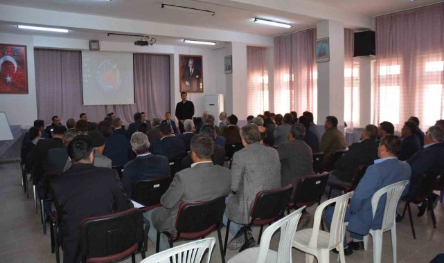 Kaymakam Okumuş, Manisa'nın Selendi ilçesinde muhtarlarla buluştu