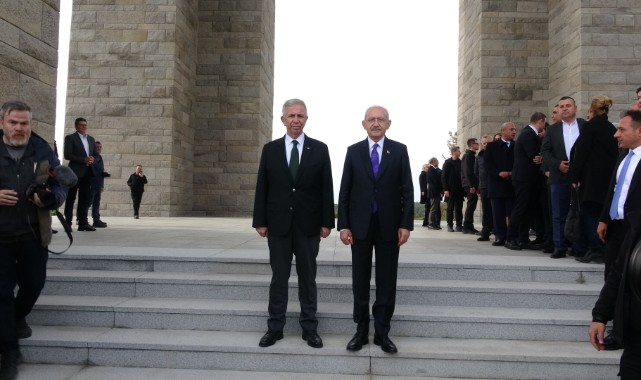 Kılıçdaroğlu, Çanakkale Şehitler Abidesi'ni ziyaret etti