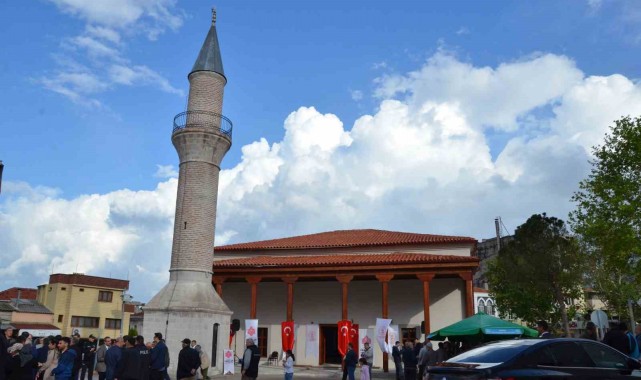Kırkağaç Karaosmanzade Camii yeniden ibadete açıldı