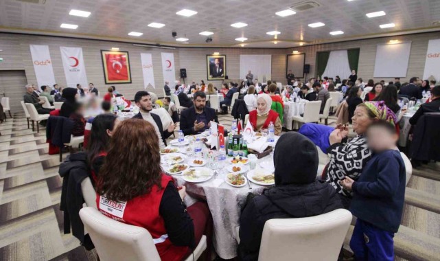 Kızılay Manisa'dan Dünya Yetimler Günü dolayısıyla iftar programı