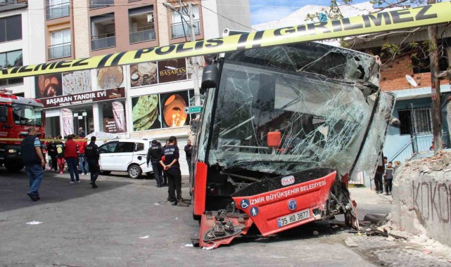 Kontrolden çıkan belediye otobüsü duvara çarptı: 10 yaralı