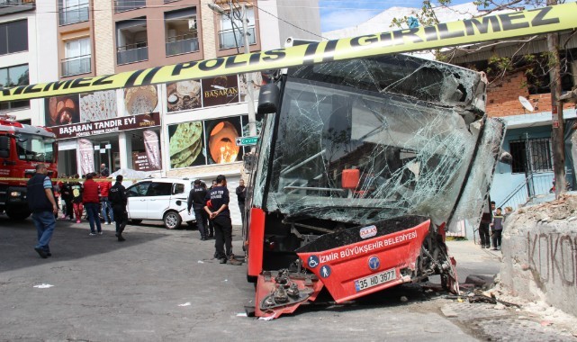 Kontrolden çıkan belediye otobüsü duvara çarptı: 10 yaralı 