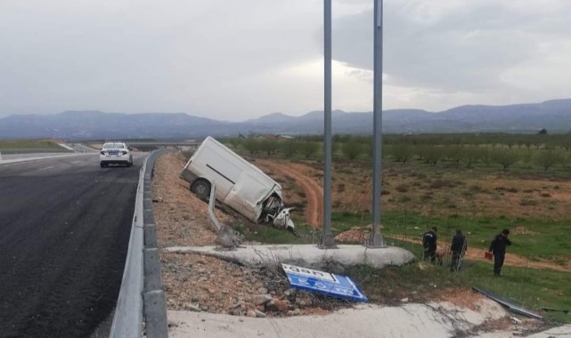 Malatya’da minibüs şarampole uçtu: 1 ölü, 2 yaralı    