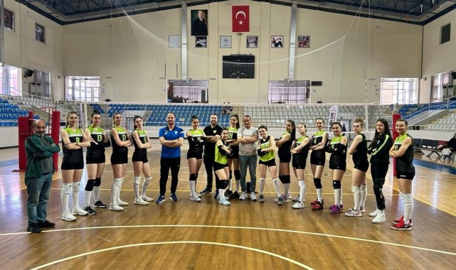 Manisa Büyükşehir'in sultanları 2. Lig'e yükseldi