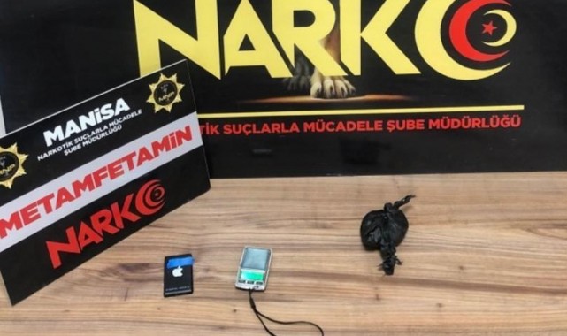 Manisa'da durdurulan araçta uyuşturucuyla yakalandılar
